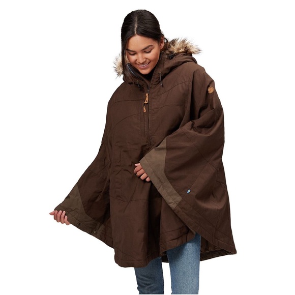 Fjallraven Luhkka Hooded Winter Cape - Picture 6 of 10